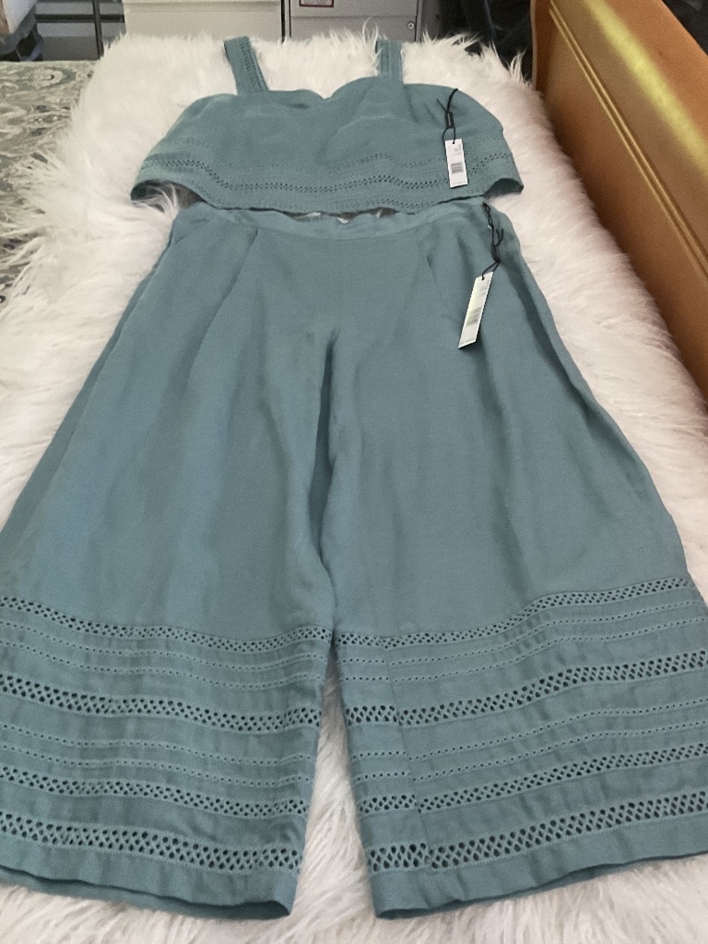 Elie Tahari 2piece linen look crop top and wide leg pants